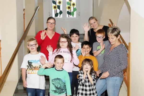 Klassenfoto_2FÖK_Gundi_alt_kompr VS Pinkafeld Klassenfoto 2.FÖK