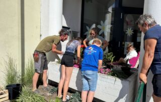 VS Pinkafeld, Beitrag 6. FÖK, Blumen setzen